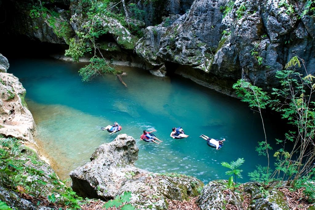 Cave tubing voyage bélize